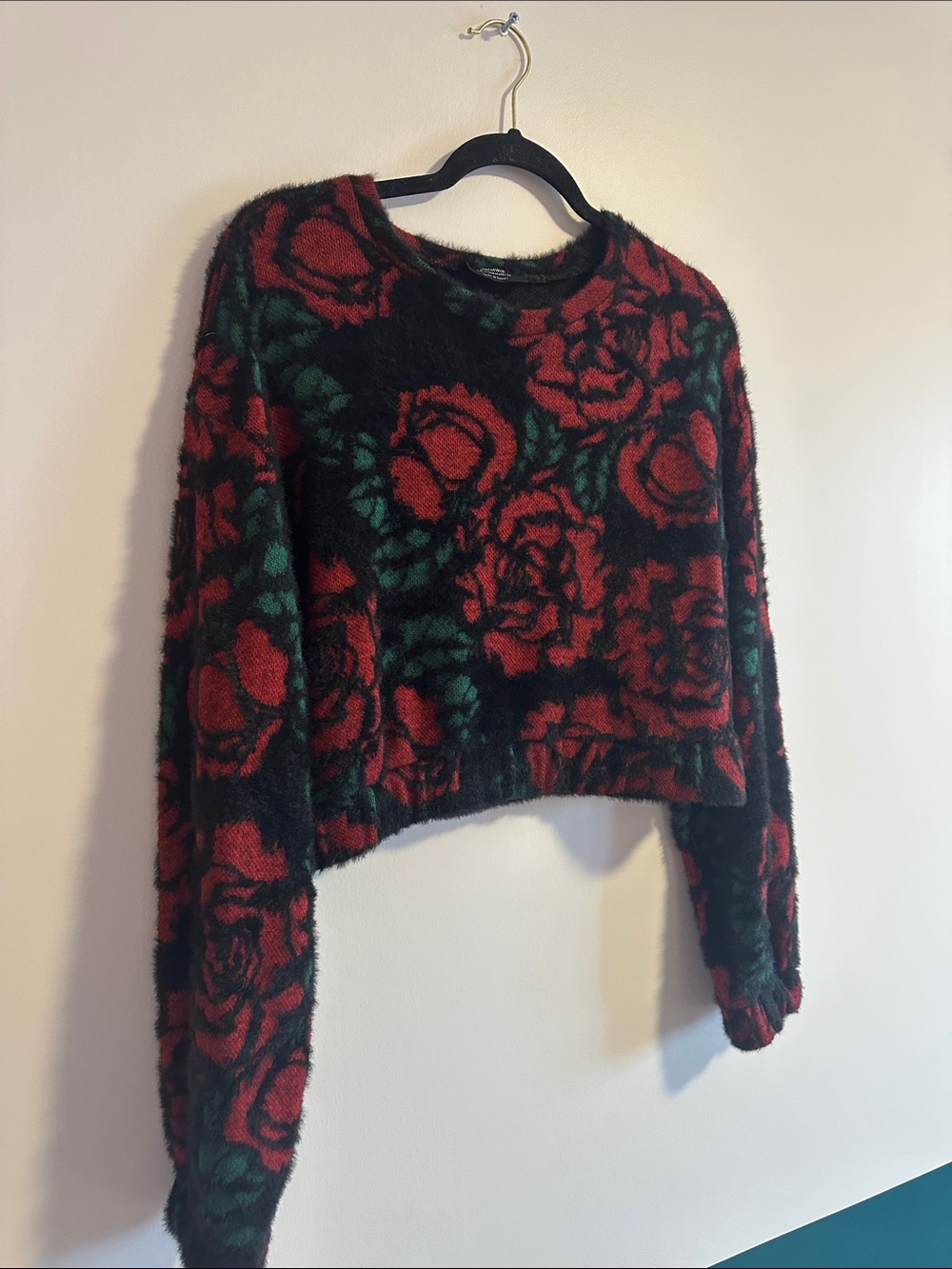 Berska Floral Rose Pattern Cropped Fuzzy Sweater - Black & Red - Medium - Picture 4 of 7